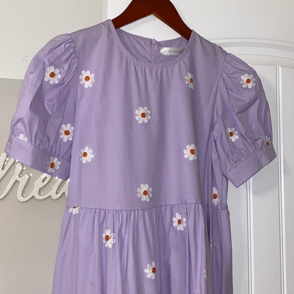 Lavender Daisy Puff-Sleeve Midi Dress with Gathered Waist - Picture 3 of 5